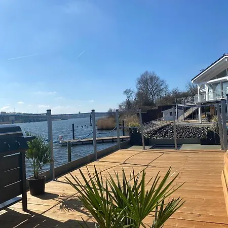 Hausboot Bootsmaenner